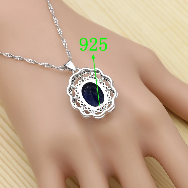 Женский ювелирный комплект из кольца браслета и сережек серебра 925 пробы |