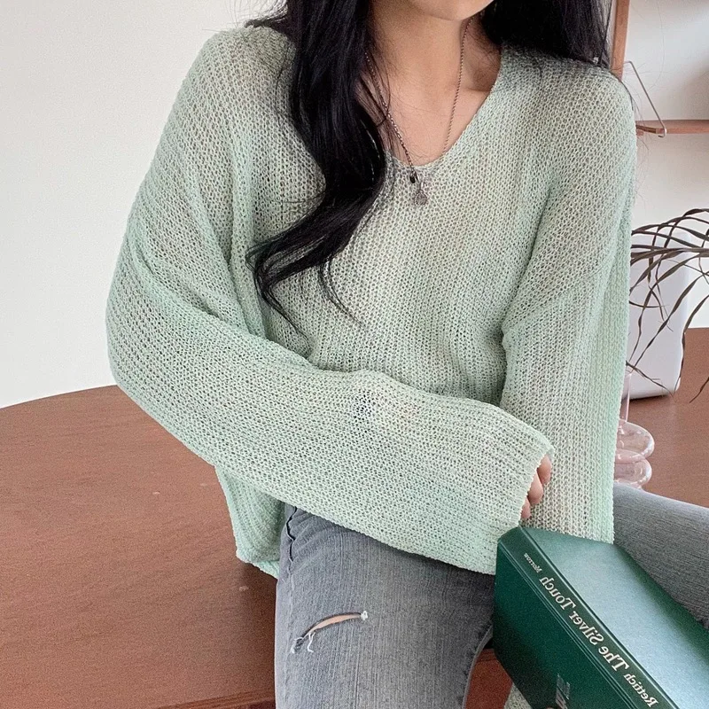 Женская блузка с V-образным вырезом белая Свободная для защиты от солнца