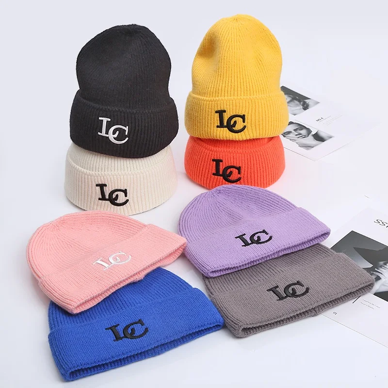 

Шапка-бини женская зимняя с вышивкой и надписью, утепленная