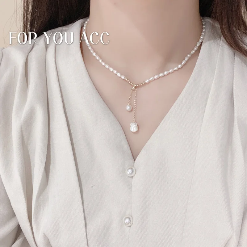 

Dongdaemun Elegant Lady Freshwater Pearl Necklace for Women Flower Pendant Girls Trendy Retro Clavicle Chain