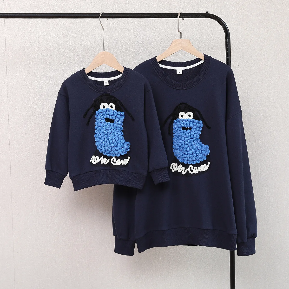 

2021 New Family Matching Outfit Mother Kids Long-sleeve Sweatershirt Father Son Cartoon Print Top Mommy and Me Family Look
