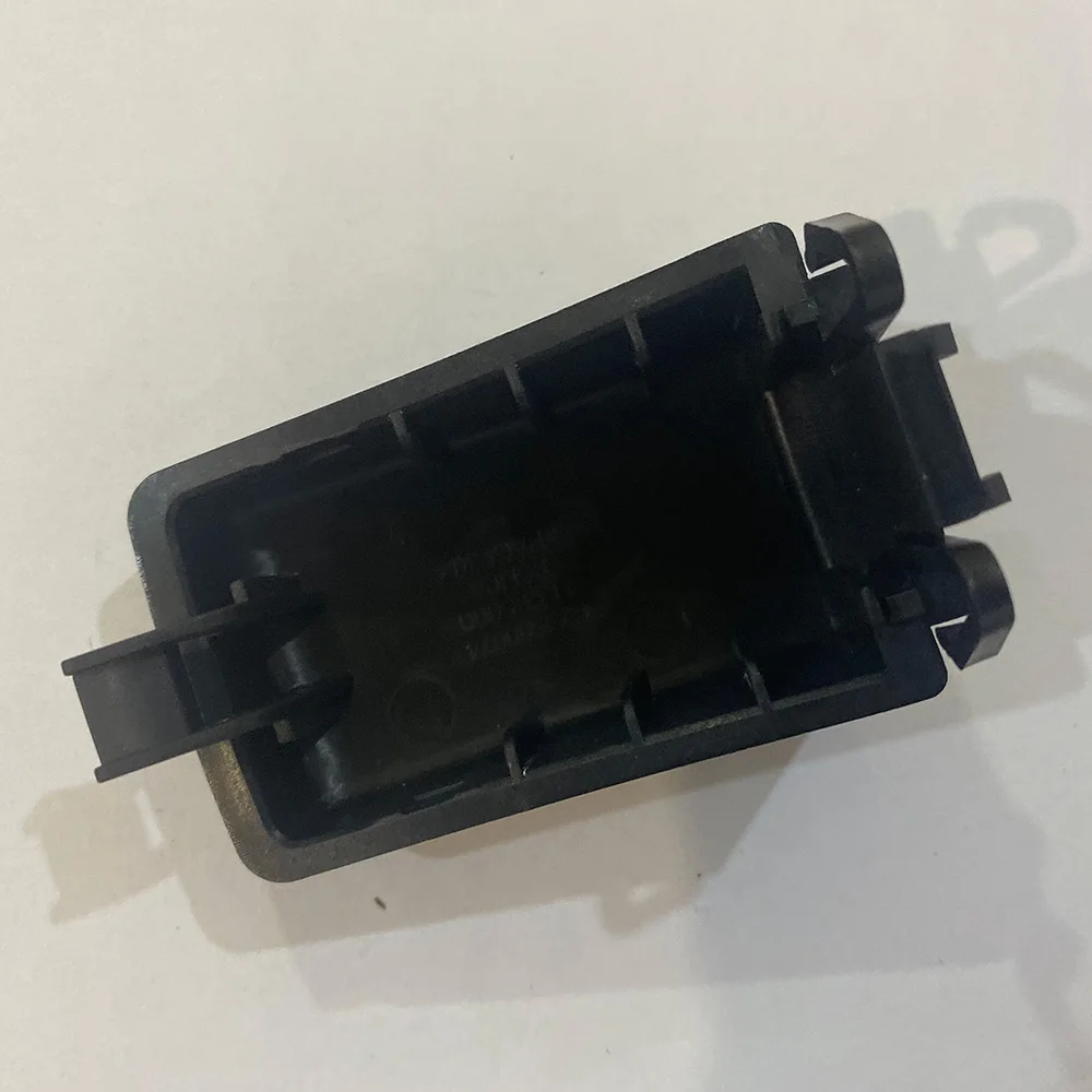 CXJ500050 передняя сторона водителя CXJ500060 передняя/задняя пассажира черная крышка