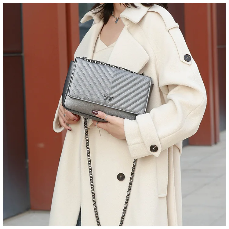 

Fashion Crocodile Pattern PU Leather Flap For Women Chain Shoulder Crossbody Handbags XBT16-XBT19