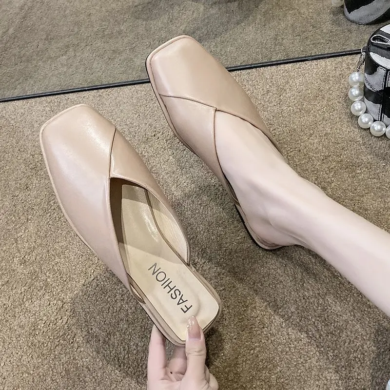 

Шлепанцы женские из лакированной кожи, простые летние тапочки с квадратным носком, на мягкой нескользящей подошве, однотонные удобные тапо...