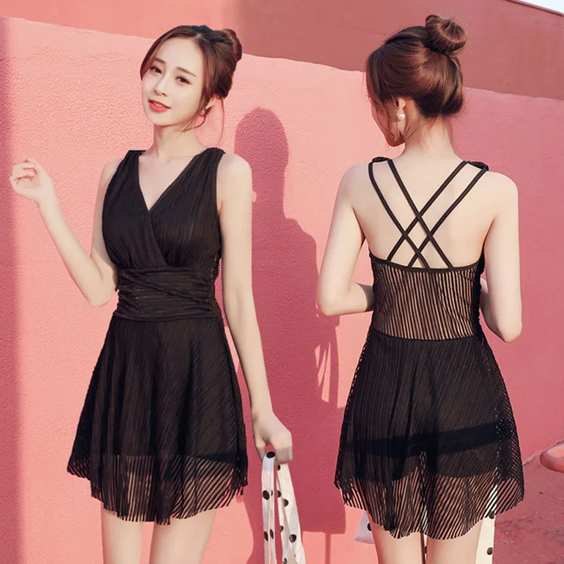 

The new one-piece swimsuit women's conservative look thin and cover the meat hot spring flat angle solid color