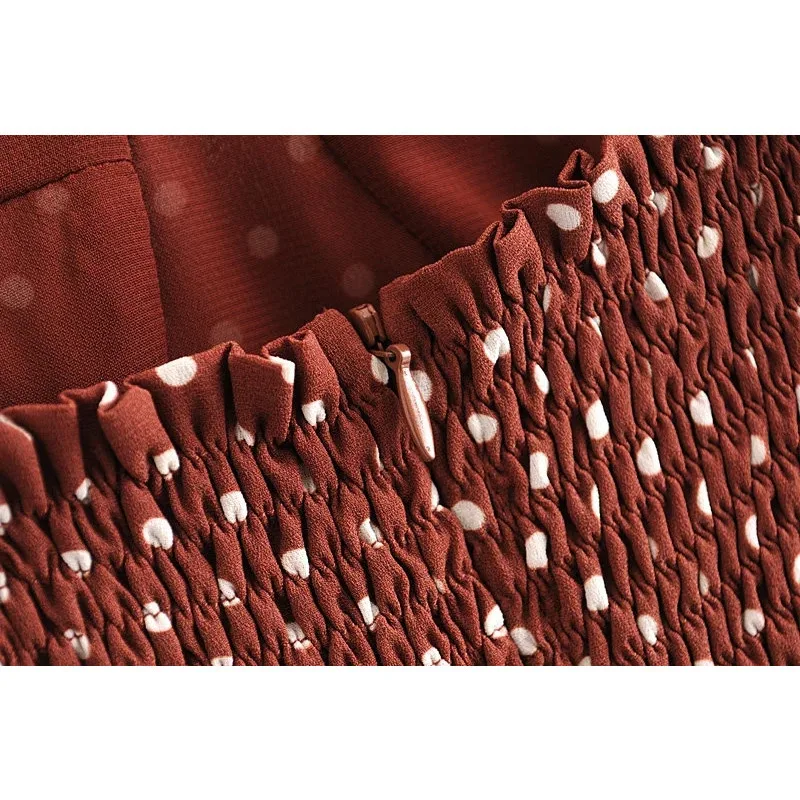 Женское платье в горошек стиле ретро длинное на бретелях-спагетти расширяющееся