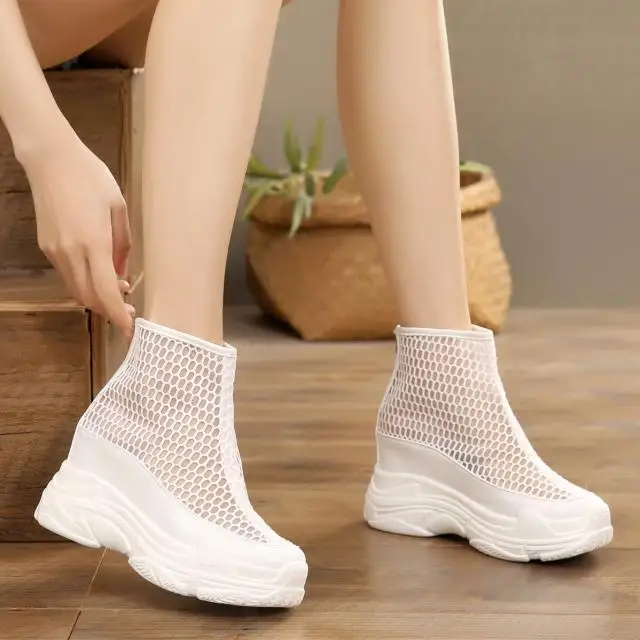 Сандалии гладиаторы женские на скрытом каблуке босоножки с перфорацией