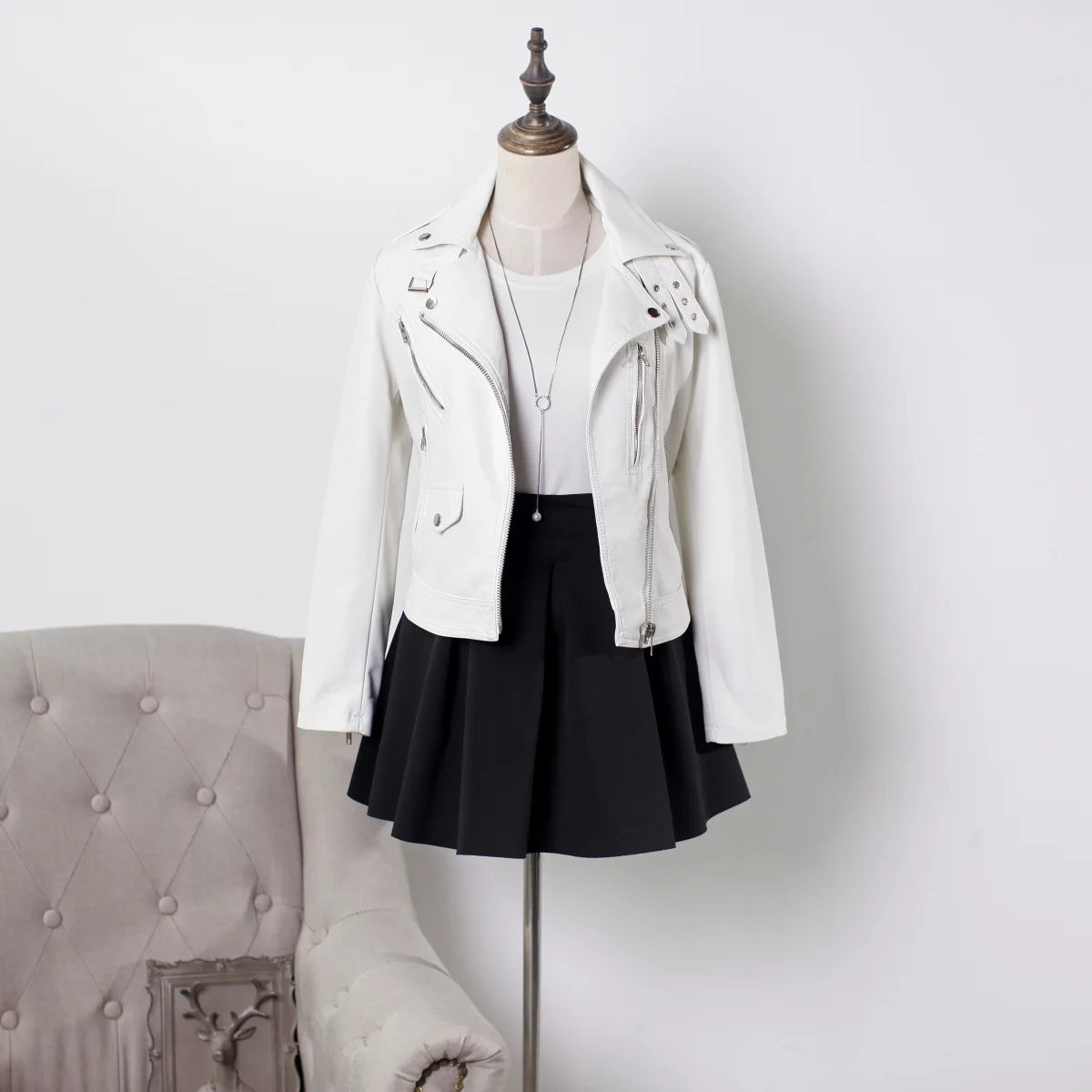 2019 Women Soft Short Motorcycle Faux Leather Jackets Ladies Long Sleeve Autumn Winter Zipper Biker Streetwear Black White Coat