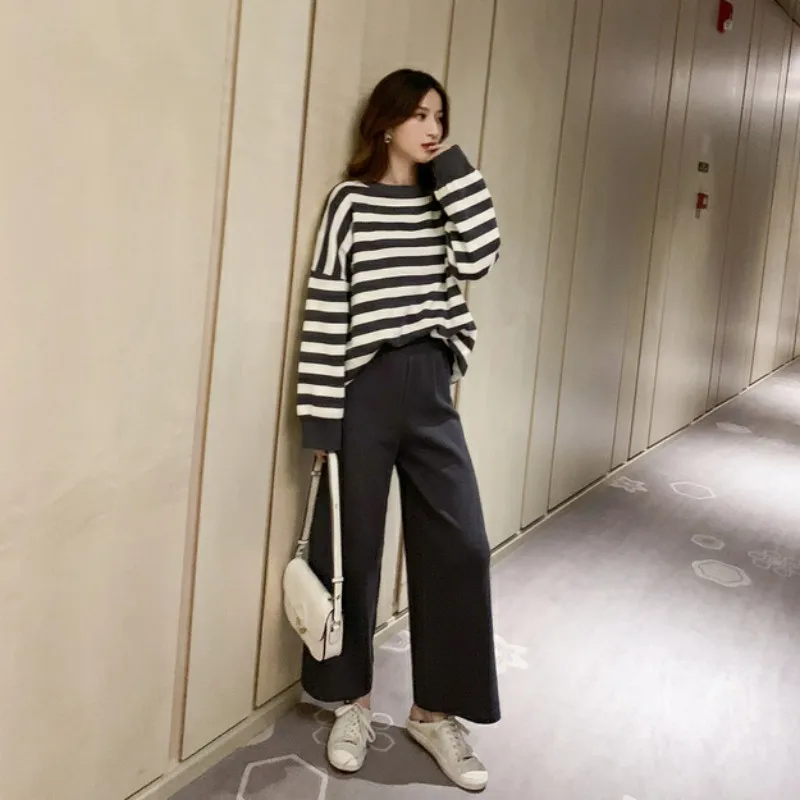 

2021 Autumn Winter Women's Loose Solid Color Striped Turtleneck Sweater and Elastic Trousers Suits Knitted Two Piece Set Y201