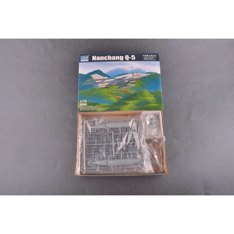 Фото Trumpeter 01686 1/72 Chinses PLA Nanchang Q-5 Атака Самолета Военный самолет в сборе Пластиковая модель Строительный комплект №2