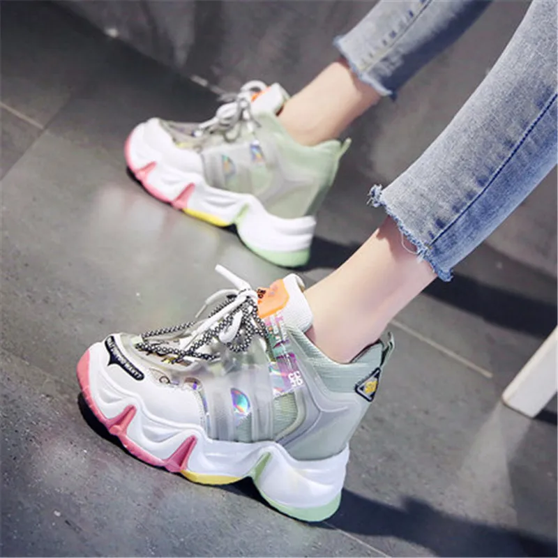 Модные женские спортивные кроссовки с высоким берцем смешанных цветов летние