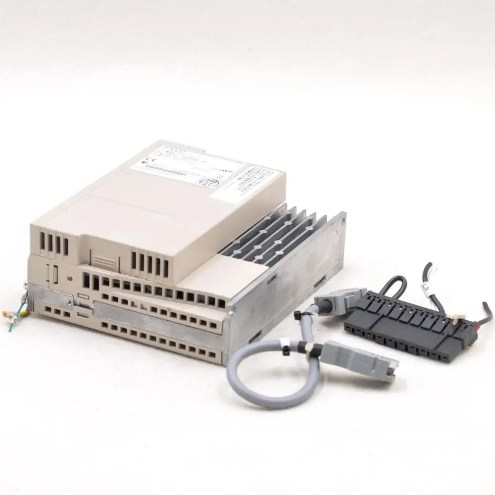 

Японский сервопривод YASKAWA SGDV-R90AE1A002000 100 Вт