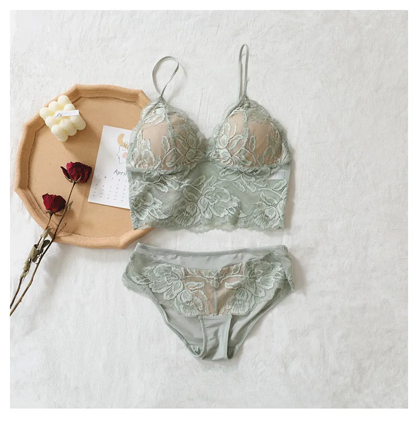 Комплект женского кружевного нижнего белья с чашками пуш-ап и трусиками | Женская