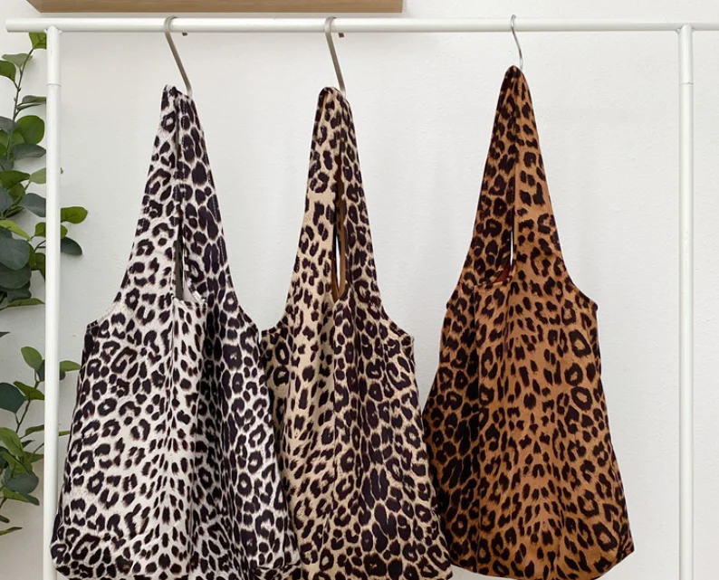 

Luxury Students Leopard Canvas Shoulder Handbags in Shopping School DOM-1142004