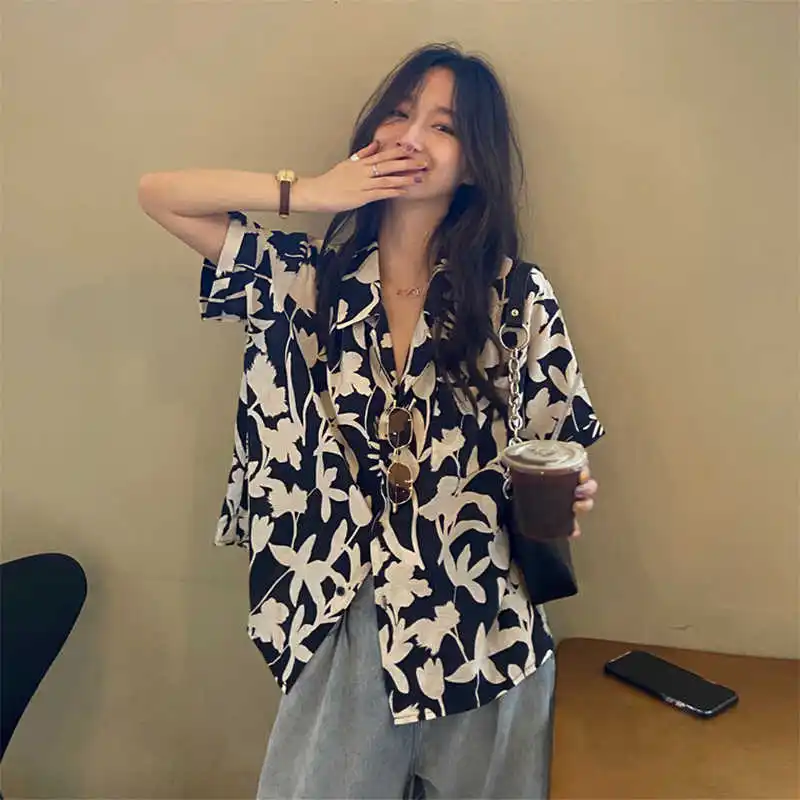 Шикарная рубашка в гонконгском стиле с цветочным принтом и коротким рукавом