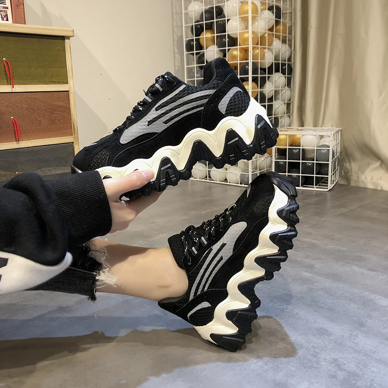 Весенние женские кроссовки Ulzzang черные повседневные на шнуровке для тенниса 5 см