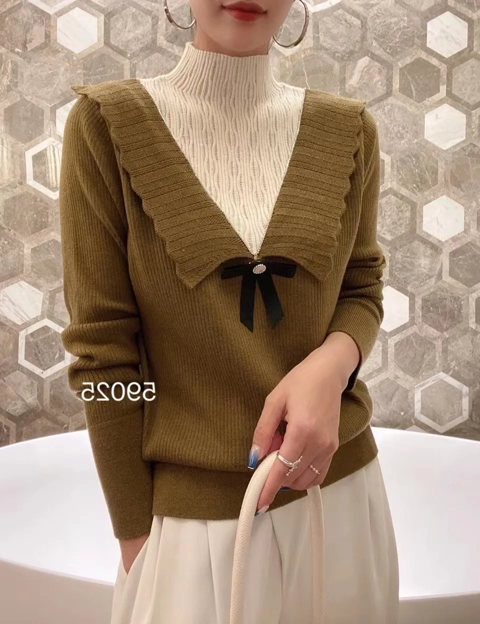 

2021 autumn winter new design sense splicing bow sweater women's thickened bottoming sweater Pullover Sweater women's top