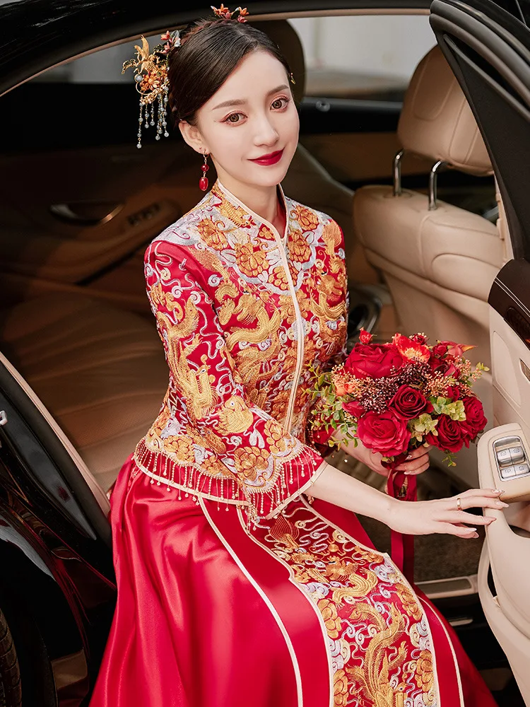 Традиционное китайское свадебное платье Ципао с вышивкой дракона и феникса