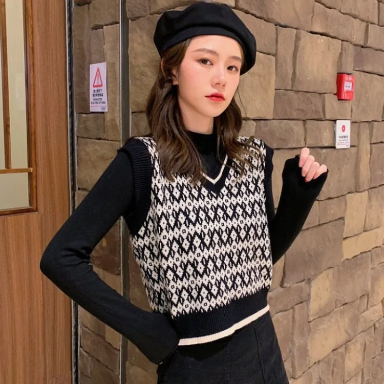 

Fashion Trend Summer Rainbow Knitted Tank Tops for Women Sleeveless Y2K Top Cropped Casual Outfits Streetwear