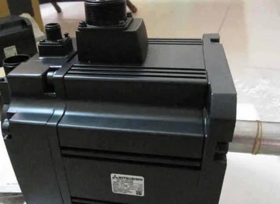 

HC-SFS3524/HC-SFS3524Busado uno, servomotor, buen funcionamiento