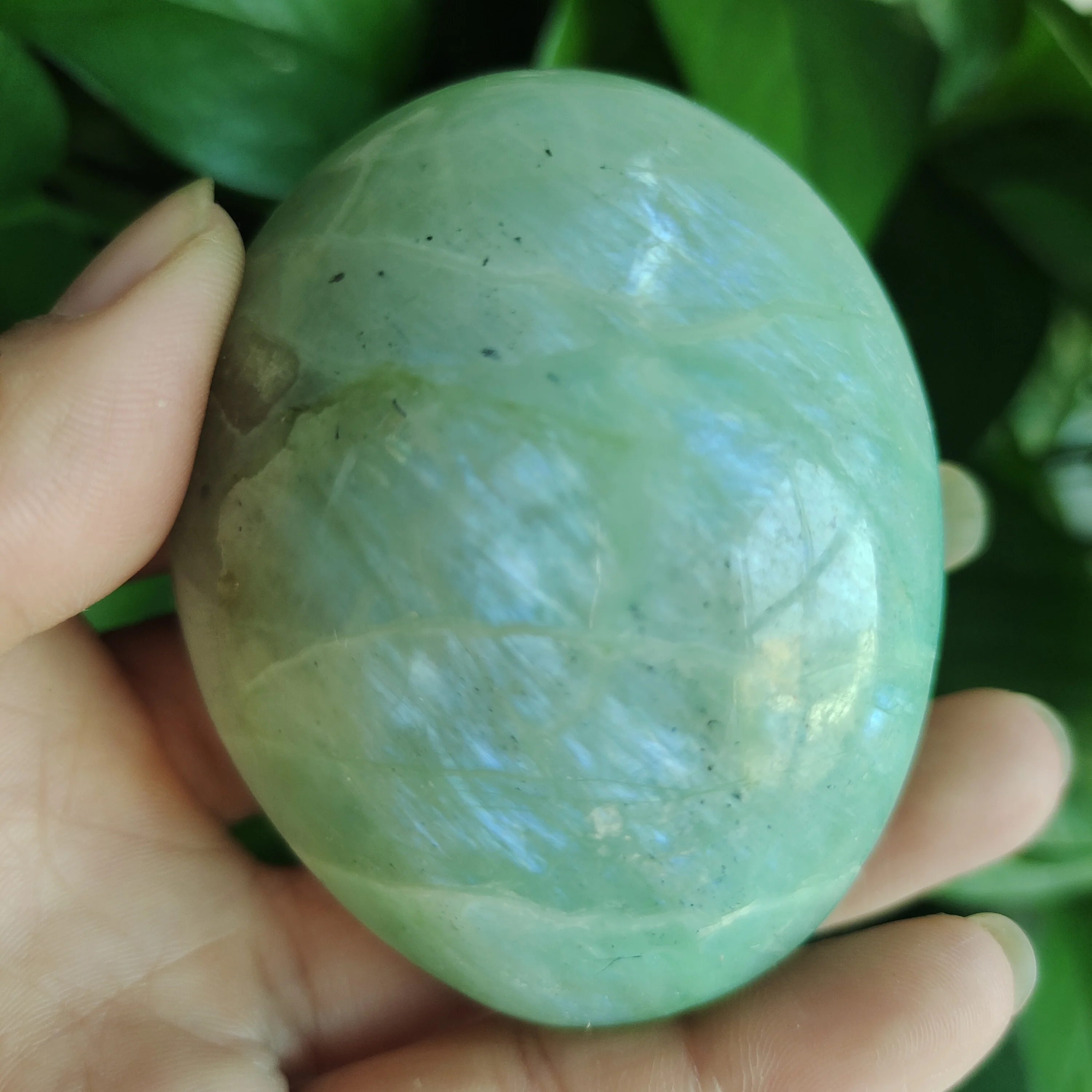 NaturalThe зеленый цвет Лабрадорит камень кристалл пальмовые камни игральные