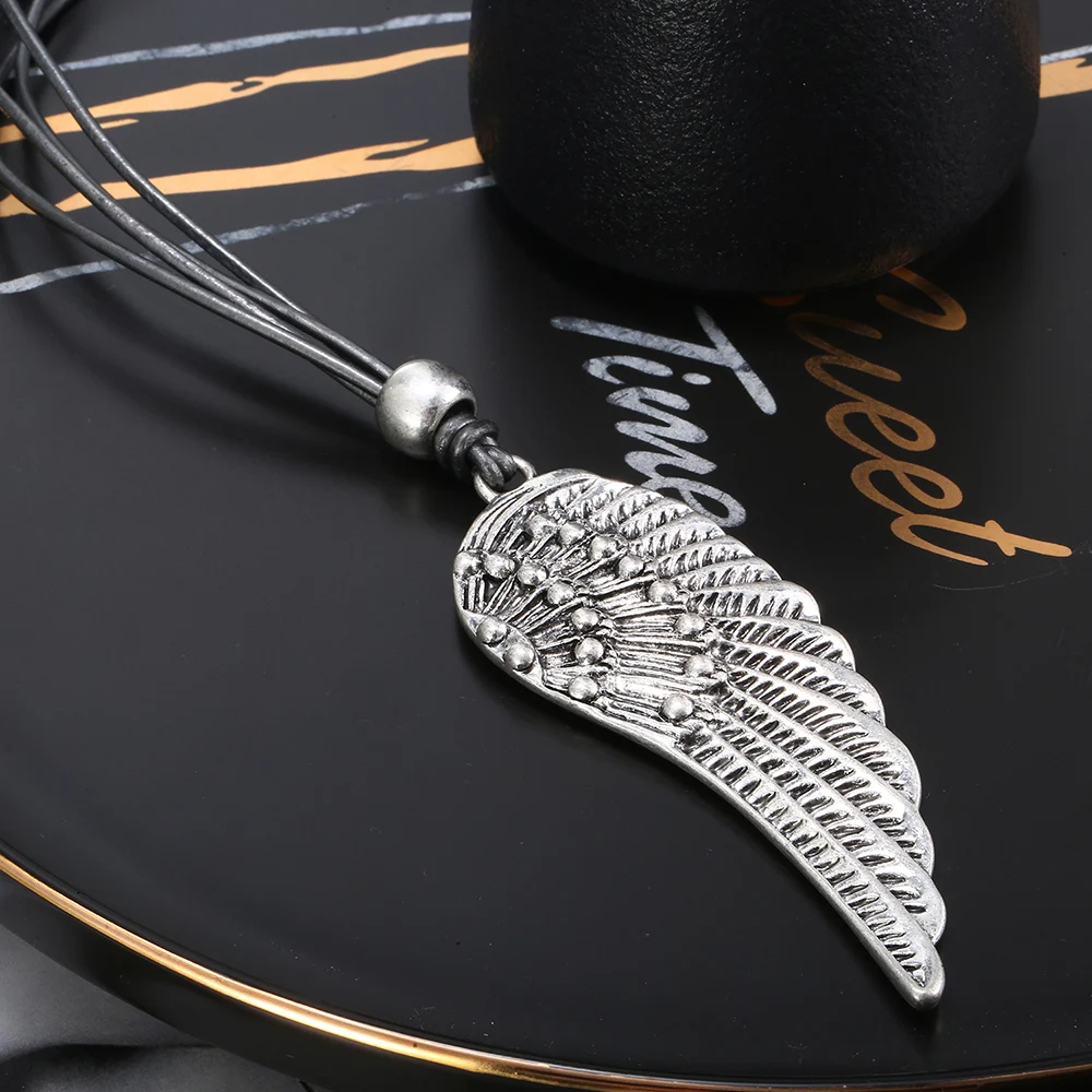 В винтажном стиле толстовка с капюшоном надписью Angel и принтом крылышки кулон