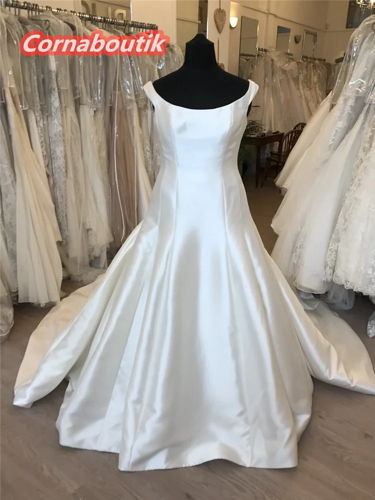 

Satin A Line Wedding Dress COR-074 Off the Shoulder Buttons Balder Bridal Dress Vestido De Noiva 2021 Plus Size Custom Made