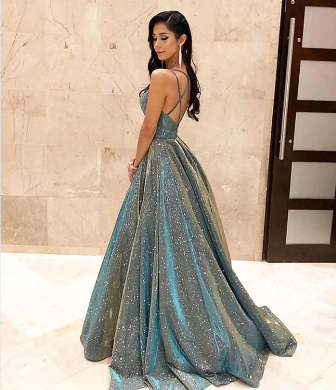 2021 Sparkly Glitter V Neck Prom Dresses Sleeveless Spaghetti Straps Criss Cross Back Formal Evening Party Gowns Robe De Soiree | Свадьбы и