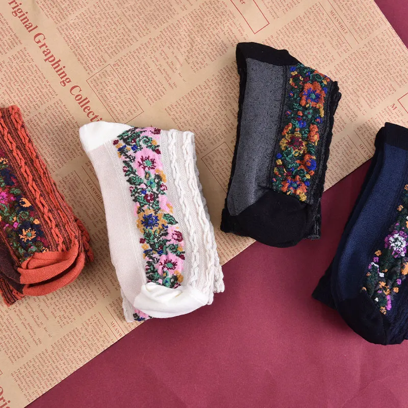 

Women Warm And Cute Socks Cotton National Wind Flowers Autumn And Winter Ladies Socks New Fashion Hot