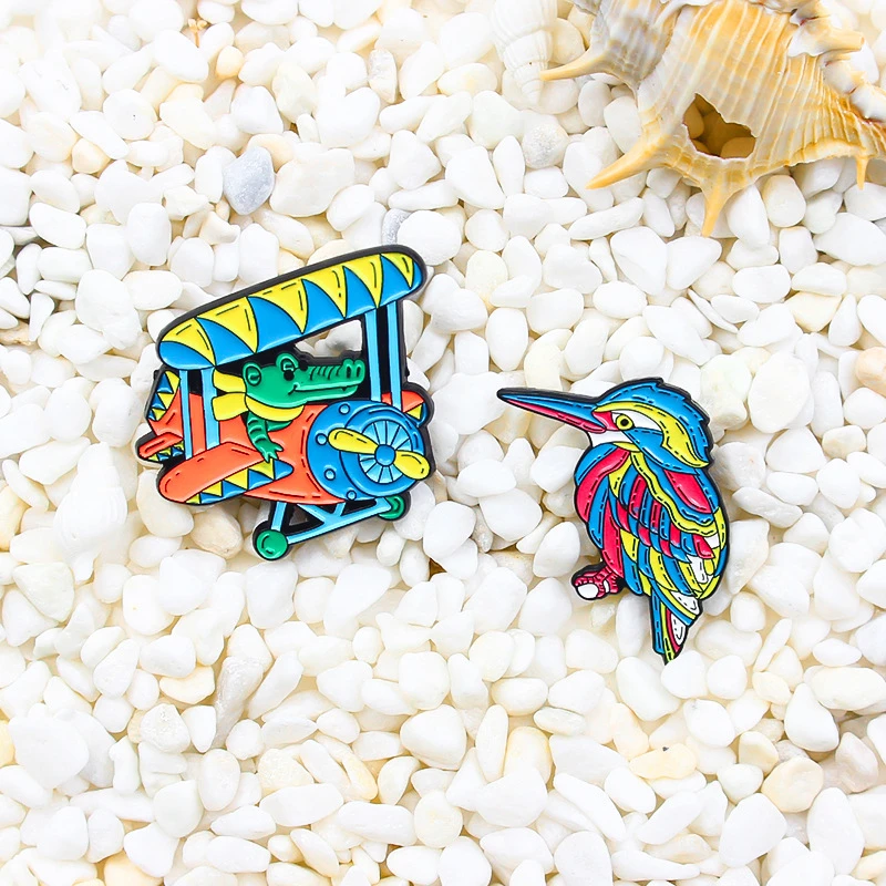 

2021 New Product Cartoon Crocodile Driving Helicopter Design Brooch Sweet Cute Colorful Bird Alloy Small Animal Badge Jewelry