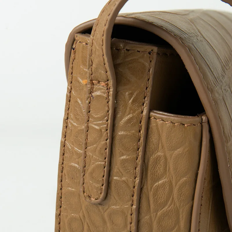

Natural Cowhide Leather Solid Color Crocodile Pattern Saddle Bag New Arrival Fashional WomenSemicircle Crossbody Bag