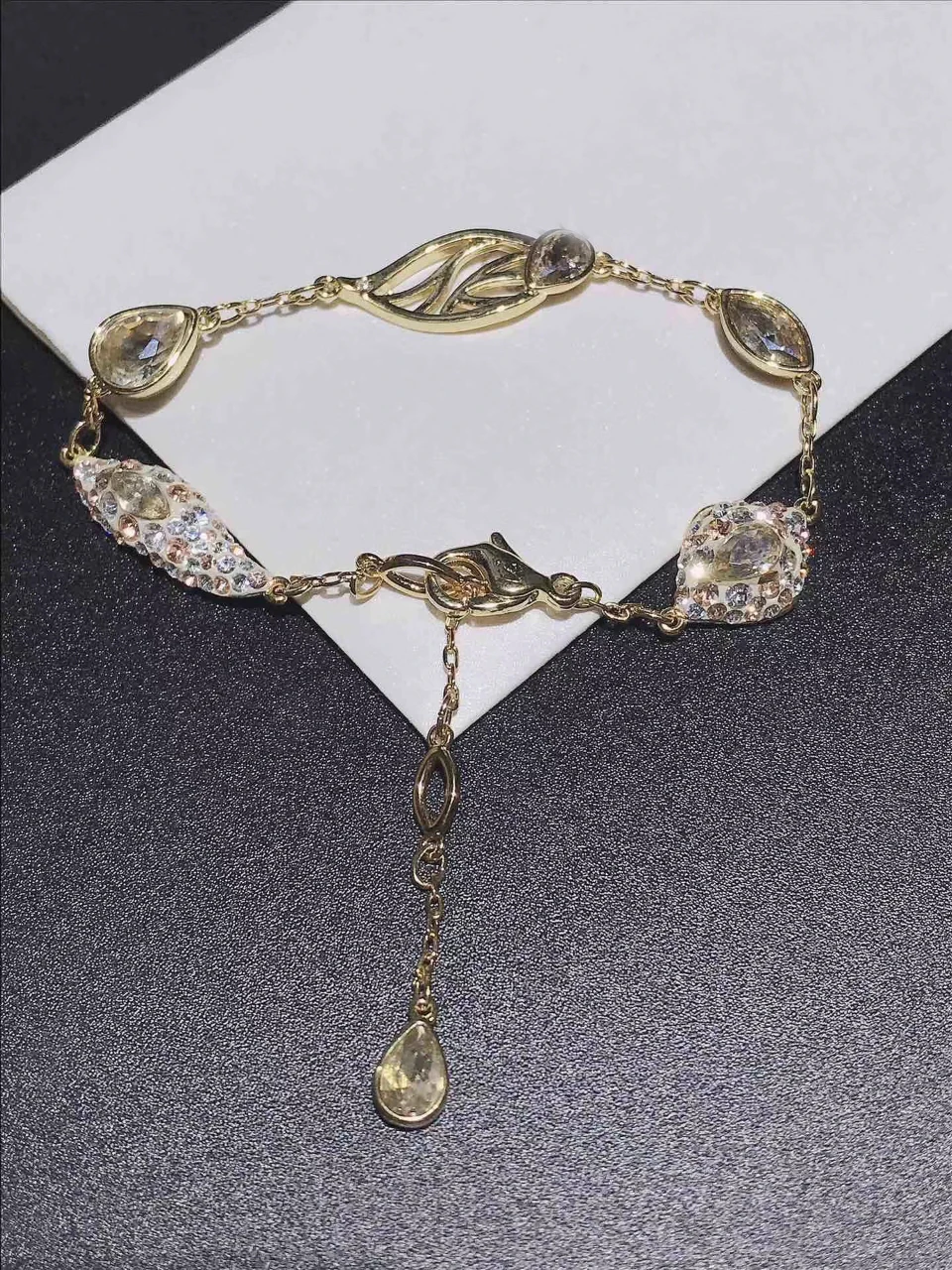 

High Quality SWA New Leaf Petal Shape Autumn Design Inspiration Bracelet Charming Fashion Jewelry