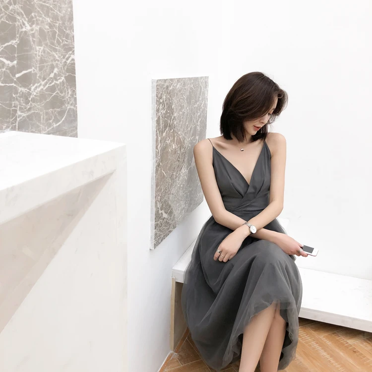 Женское фатиновое платье без рукавов черное или серое лоскутное на бретелях