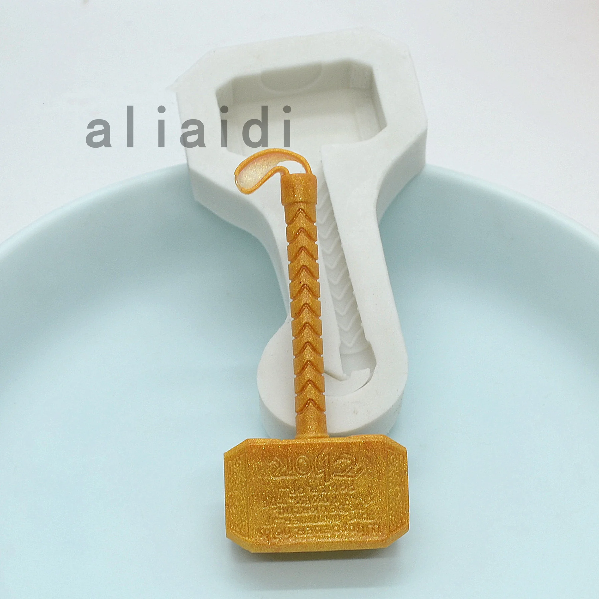 

Hero 3D Silicone Molds Cake Decorating Tools Hammer Fondant Chocolate Candy Gumpaste Mold Kitchen Baking Accessories AD1120
