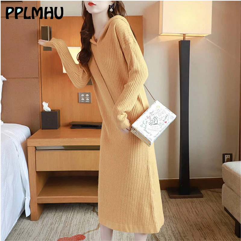 Женское трикотажное платье с капюшоном яркого цвета зимние базовые очень