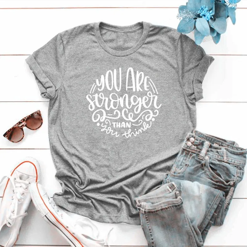 

Женская футболка с надписью You strength Than You Think, модная уличная одежда, мягкая хипстерская футболка с надписью, женская футболка с графикой