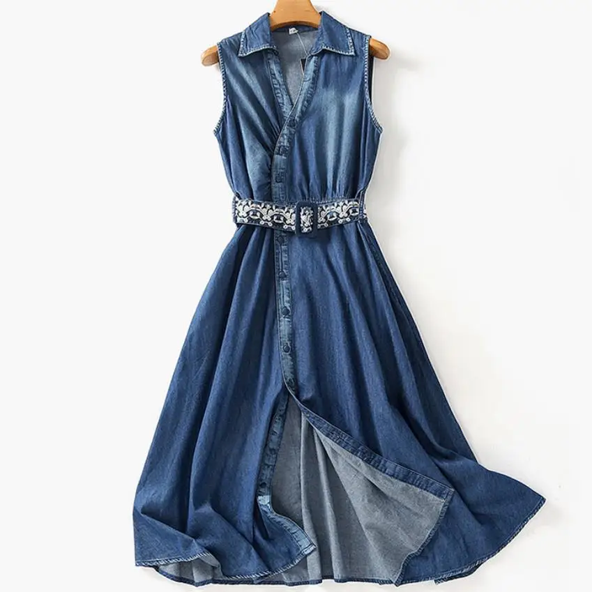 Женское джинсовое платье летнее облегающее с треугольным вырезом а силуэта без