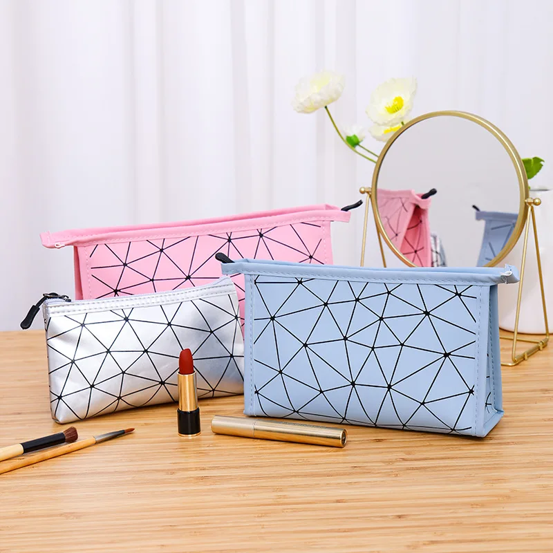 

Web Celebrity Makeup Bag New Han Edition High-capacity Girl Heart with Portable Travel Hand Wash Gargle To Receive Package