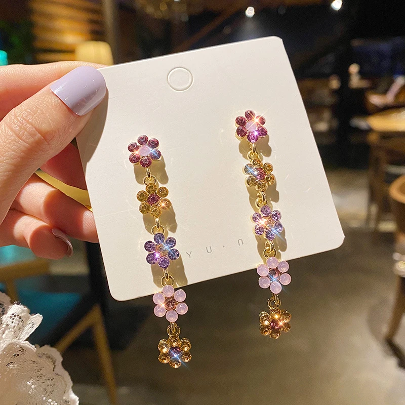 

Серьги-гвоздики в стиле ретро с длинной кисточкой