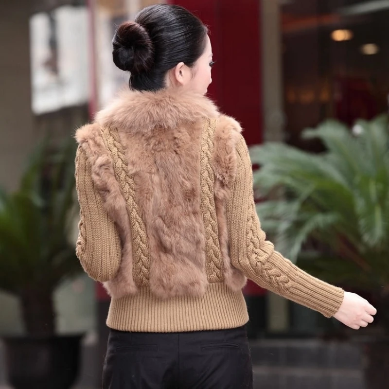 Женская вязаная куртка на молнии приталенная с воротником из натурального