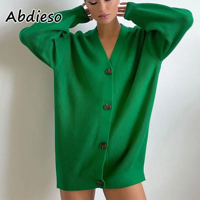 Женский трикотажный кардиган на пуговицах с V-образным вырезом |