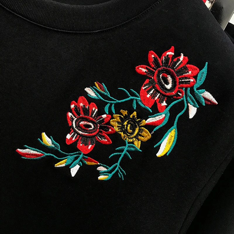 

Autumn 2020 new fashion men's round neck sweater set Korean casual sports flower embroidery long sleeve two piece men's set
