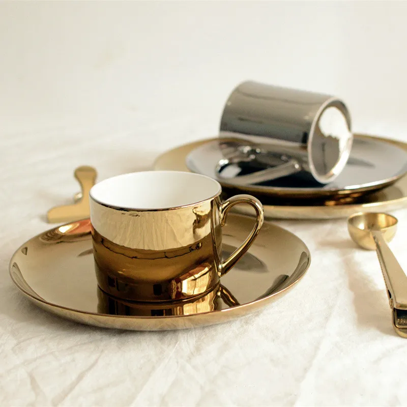 Керамическая десертная тарелка с золотым покрытием для скандинавского дома