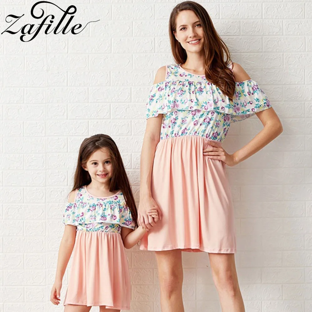 ZAFILLE 2020 одежда для мамы и дочки лоскутное мини-платье с открытыми плечами принтом