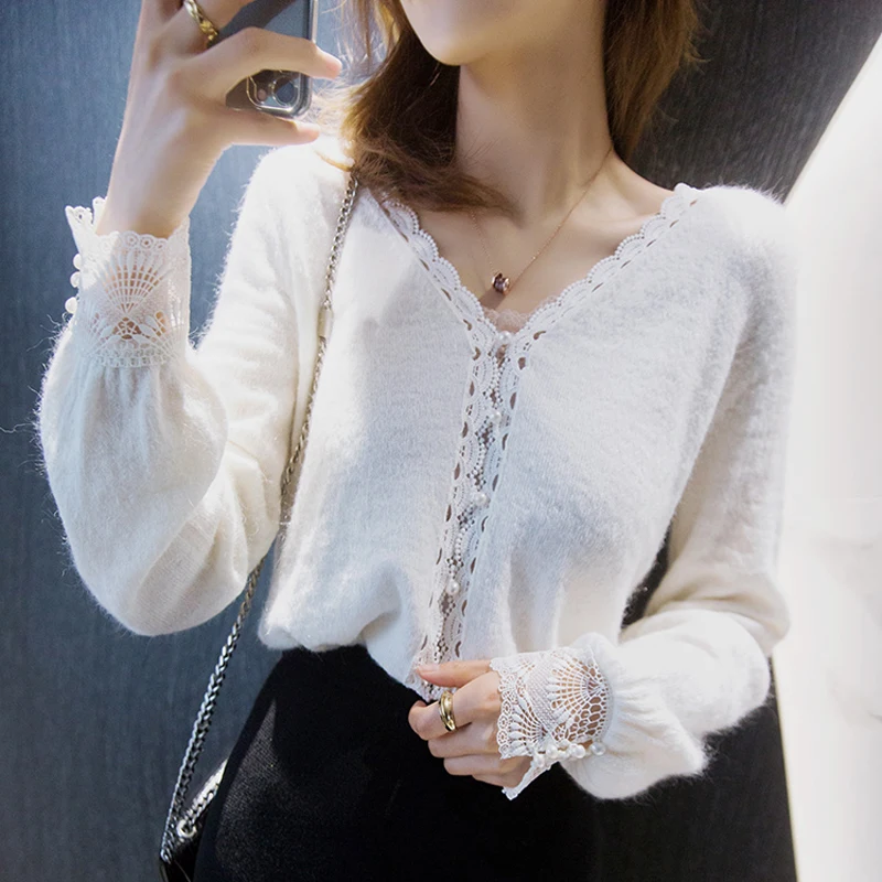 Женский мохеровый свитер на пуговицах с V образным вырезом| |