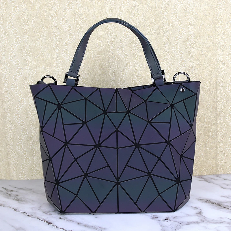Korean version of the new geometric rhombic package PU luminous bucket bag female shoulder diagonal | Багаж и сумки