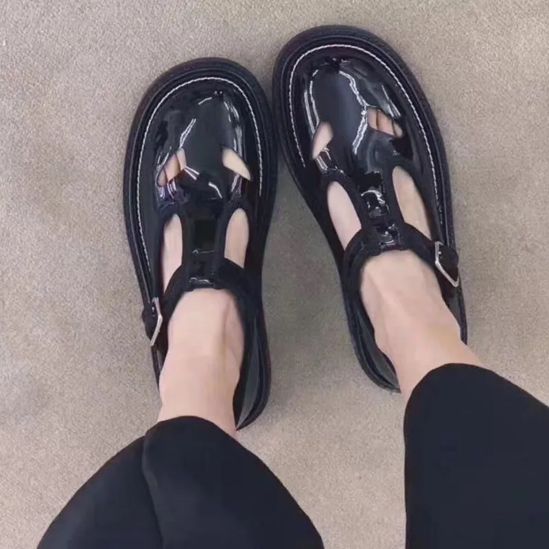 

Preppy Style Women Casual Buckle Flats Sandals Patent Leather Hollow Out Round Toe Sandals Shoes British Fashion Gladiator Shoes