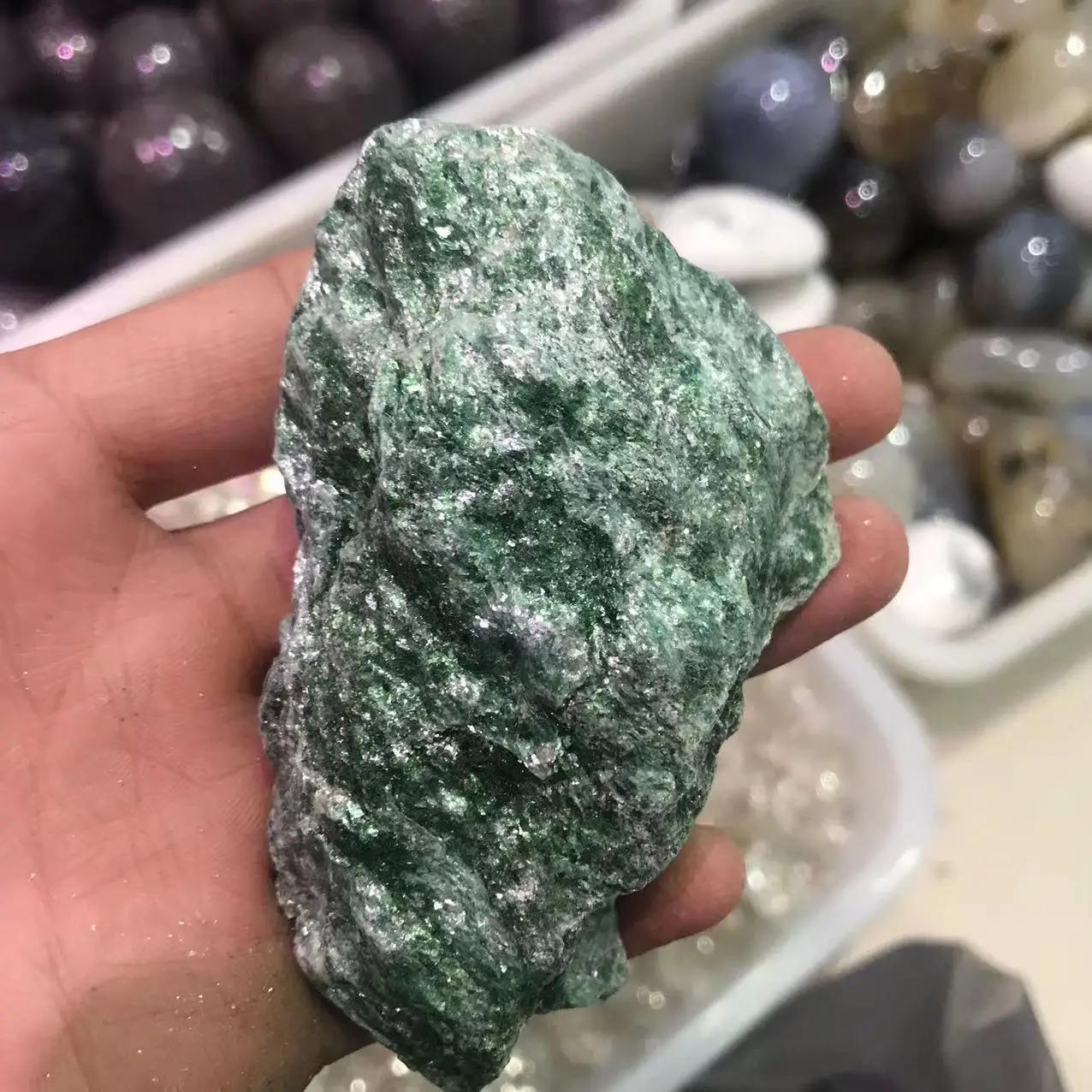 

Natural green mica ore marker stone Energy Stone casually play gifts Reiki Healing
