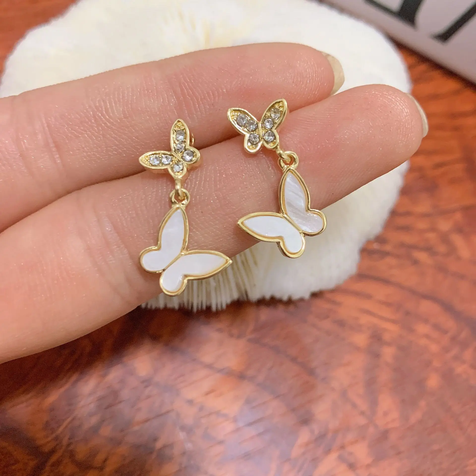 

LATS Bijoux Shell Butterfly Dangle Earrings for Women New Korea Cute Sweet Earring 2020 Brincos Female Fashion Jewelry Earings