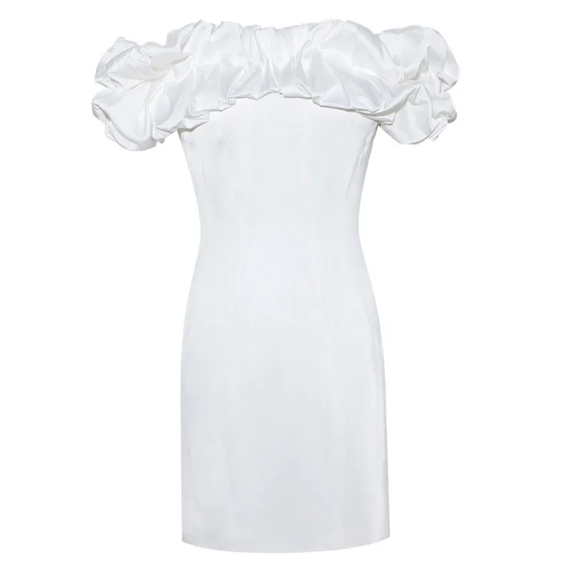 

Соблазнительные летние наряды, облегающее белое мини-платье с рюшами и открытыми плечами для клувечерние